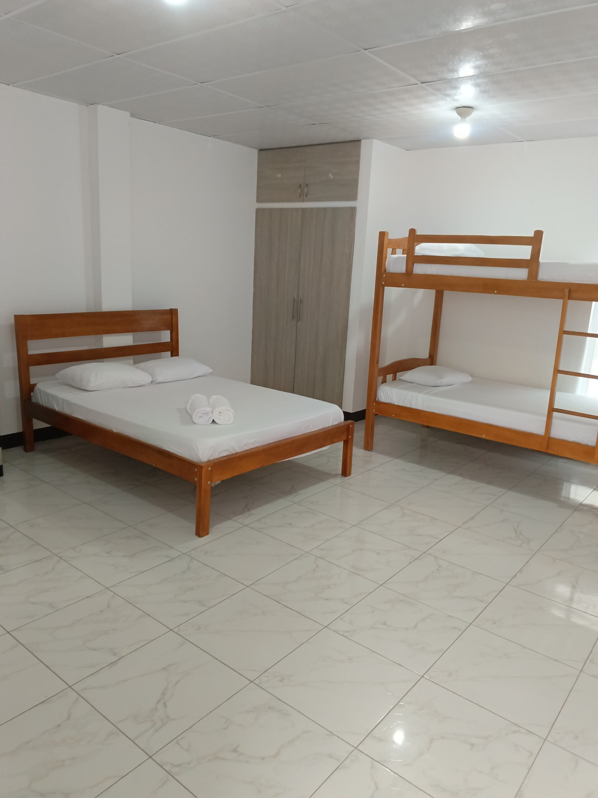 Habitación #5 (segundo piso alto)